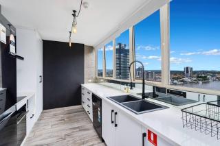 Central 2B Apartment Parking. Wi-Fi. Views. - 7