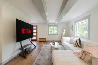 4BR Seattle Stunner - 5