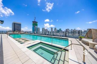 Heart of Downtown - Cozy 1-BR with Skyline Views - 8
