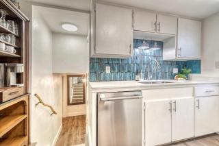 Uptown 2 bedroom flat near Train Depot - 0