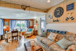 George Lake Escape! Charming 1950s Cabin - 7