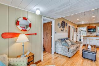 George Lake Escape! Charming 1950s Cabin - 5
