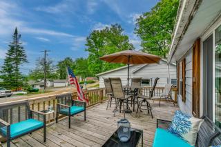 George Lake Escape! Charming 1950s Cabin - 9