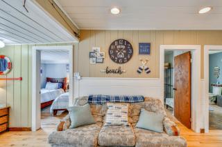 George Lake Escape! Charming 1950s Cabin - 4