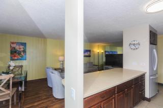 Discovery Bay One Bedroom Condos with Kitchen & Free Wifi! - 4