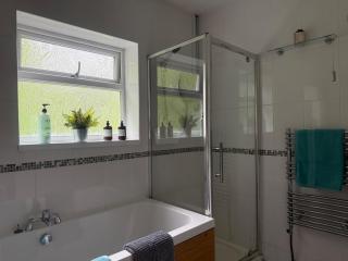 3 Bed House - Sleeps 6 - Parking - Garden - WIfi - 7