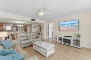 The Shores Club 402 - 2