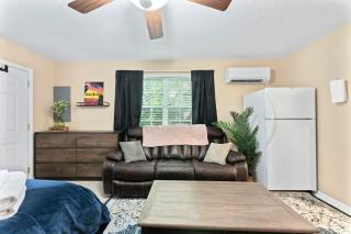 Mid-Century Studio Kitchenette Wi-Fi - 2