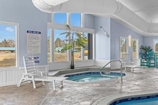 King Bed, Jacuzzi, Private Balcony by Gull Lake - 8