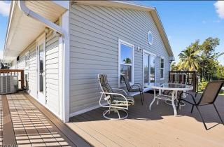 Spacious coastal Getaway - 0