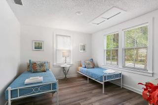 Orange Door Bungalow - Central Cozy 3BR - 9