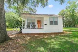 Orange Door Bungalow - Central Cozy 3BR - 6