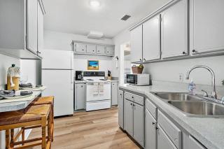 Orange Door Bungalow - Central Cozy 3BR - 1
