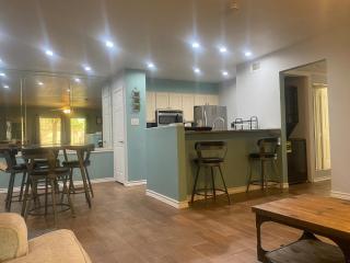 1 Bed 1 bath Remodeled Apartment in the Médical Center - 4