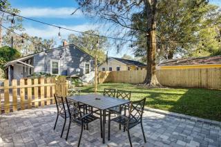 The Murray Hill Bungalow - Arcade games Patio - 9