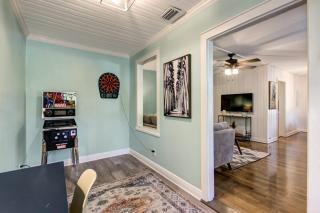 The Murray Hill Bungalow - Arcade games Patio - 7