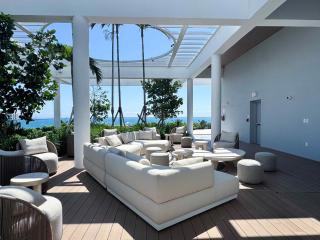 Luxury 2BR with Ocean View, Pool and Gym - 3