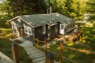 Lakefront Retreat Hot Tub Kenoza Cottage - 0