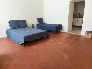 Grand studio proche Orange - 9