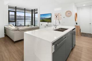 Penthouse with Unobstructed Lake and Mountain View - 3