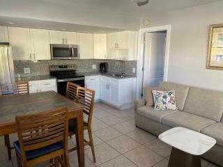 Beachside 1 bedroom condo-motel - 9