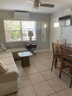 Beachside 1 bedroom condo-motel - 8