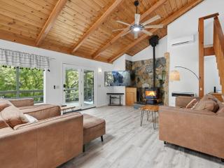 Hodges Hill Hideout w/ pool, spa, BBQ - Dog Friendly - 4