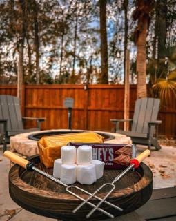 The Summer House - Private Pool Firepit - 8