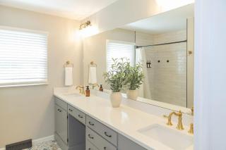 Cozy and Roomy Getaway in Macon - Perfect for Groups - 3