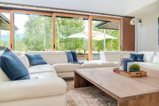 Mountain View Estate 42 Acre Luxury Getaway Invermere - 4