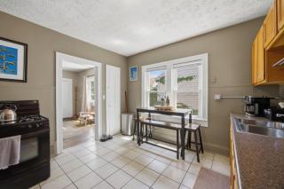 Bright Tremont 2BR - Near Downtown CLE & Clinic - 4