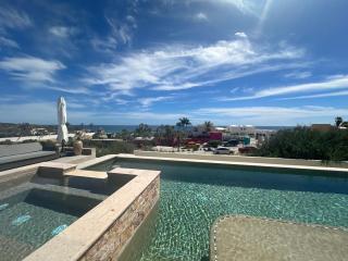 8BR Beach Estate, Pool, Hot Tub, 4 Villas - 7
