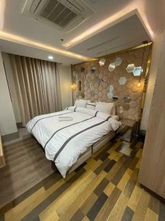 GOLD CREST Apartments - 6