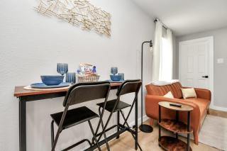 Modern , 5 Mins to Downtown , Free Parking - 2