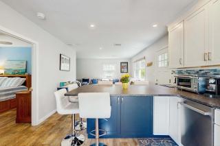 Massasoit Hills House Close to Beach with AC Yard & Deck - 7