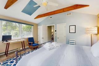 Massasoit Hills House Close to Beach with AC Yard & Deck - 2