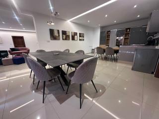 Modern Large 200sqm 5 bedroom Apartment in the heart of Sliema - Sliema - 9