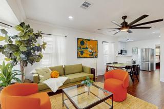 Cozy City Cottage - 9
