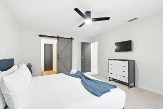 4BR Gem Near Trails - 1