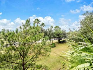 Family Resort Garden View 3rd FL Pools Beach walk and shuttle - 8