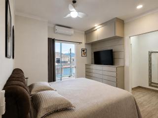 Casa com Piscina Aquecida e Ar-Condicionado em Todos os Ambientes a 600m da Praia - 1
