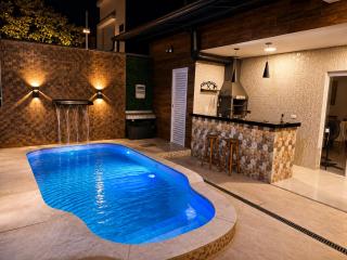 Casa com Piscina Aquecida e Ar-Condicionado em Todos os Ambientes a 600m da Praia - 0