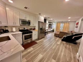 The Comfy Suite - 1BR with Free Parking - 8