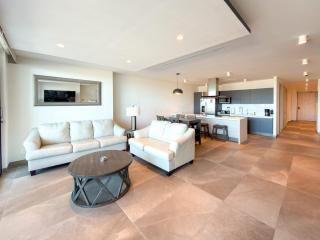 Ground Floor Modern Condo Steps to Beach & Pools - 4