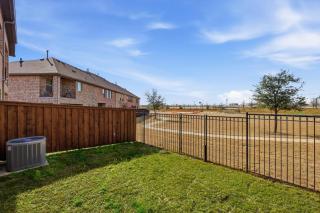 Parkside Retreat 3BR Plano Townhouse Near Dining - 6