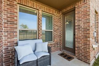 Parkside Retreat 3BR Plano Townhouse Near Dining - 4