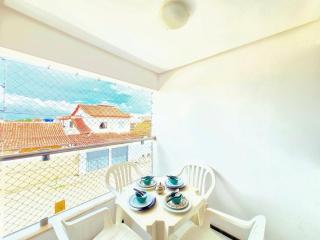 Apartamento com varanda e VISTA para RUA, TV e 2 suítes - 9