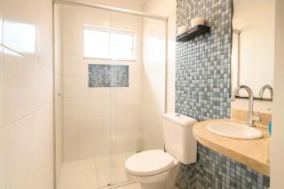 Apartamento com varanda e VISTA para RUA, TV e 2 suítes - 1