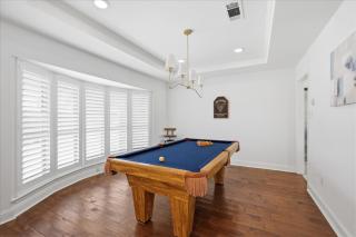 Luxury Dallas Retreat Pool & Putting Green - 6