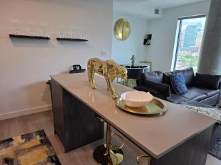 Breath Taking View-TopFloorPHaccess-DTskyline-2BR2WR-5Guest - 8